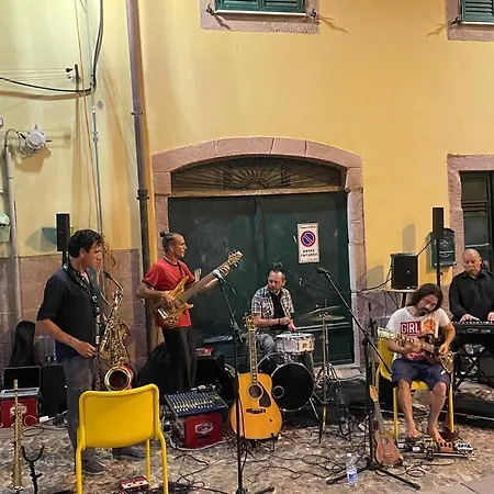 Eat Sleep And Wander Historic Central House Bosa