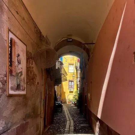 Dom wakacyjny Eat Sleep And Wander Historic Central House Bosa