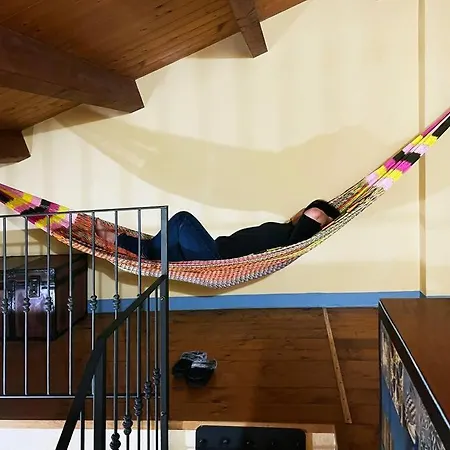 Casa de Férias Eat Sleep And Wander Historic Central House *