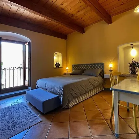 Eat Sleep And Wander Historic Central House *