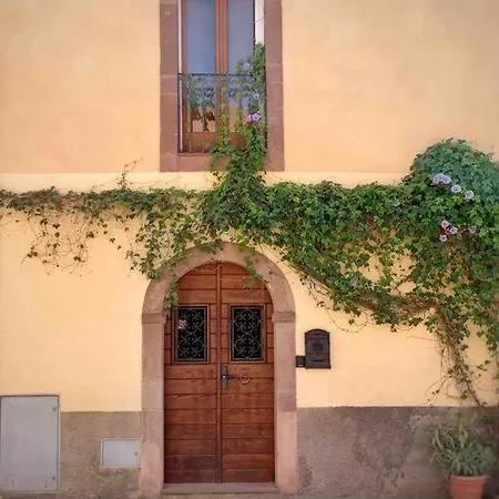 Casa de Férias Eat Sleep And Wander Historic Central House