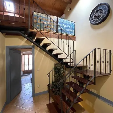 Dom wakacyjny Eat Sleep And Wander Historic Central House