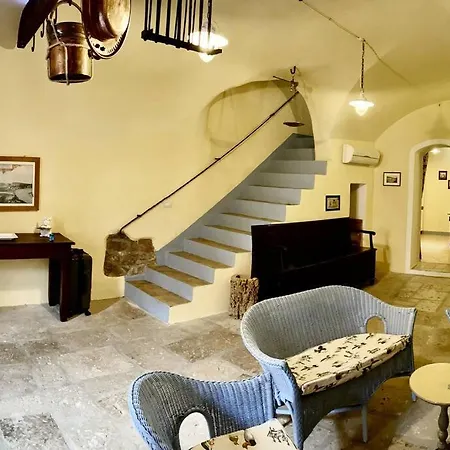 Eat Sleep And Wander Historic Central House