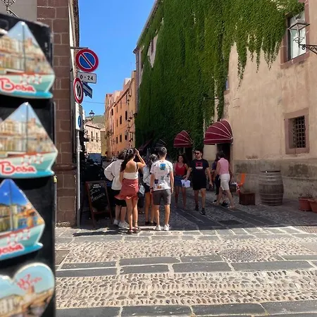 Дом отдыха Eat Sleep And Wander Historic Central House *